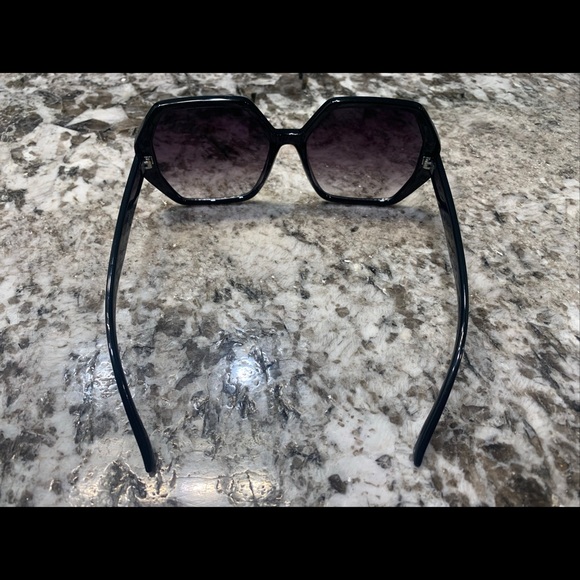 NWOT Fashion Sunglasses 🕶 100% UV protection, Black Octagonal shape - Picture 4 of 6